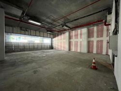 Middle Road (D7), Retail #608526671